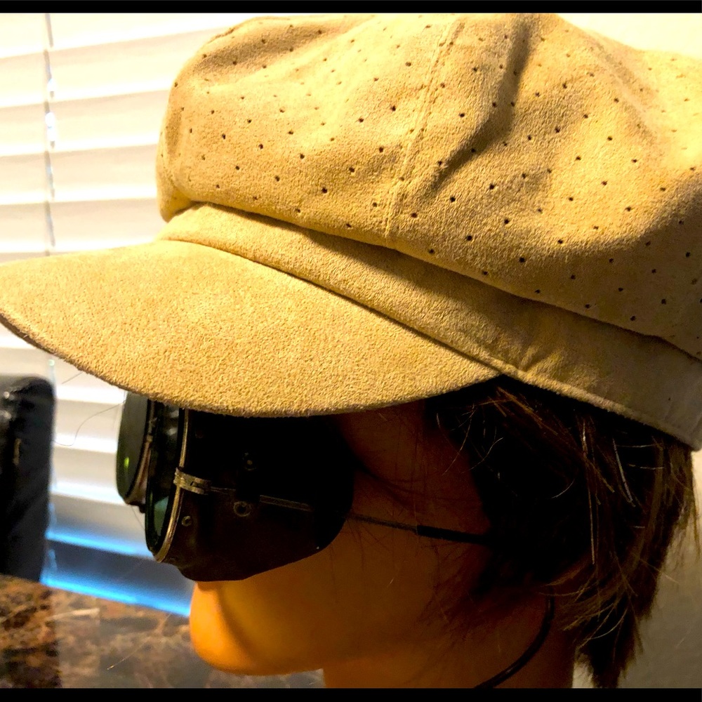 Accessories Women’s Tan Suede Newsboy Hats Size One